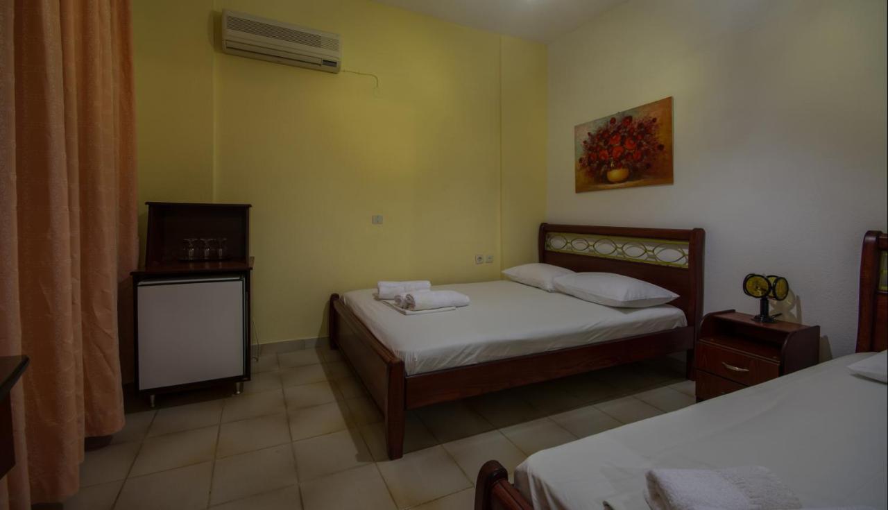 Hotel Stefani Sarti Esterno foto