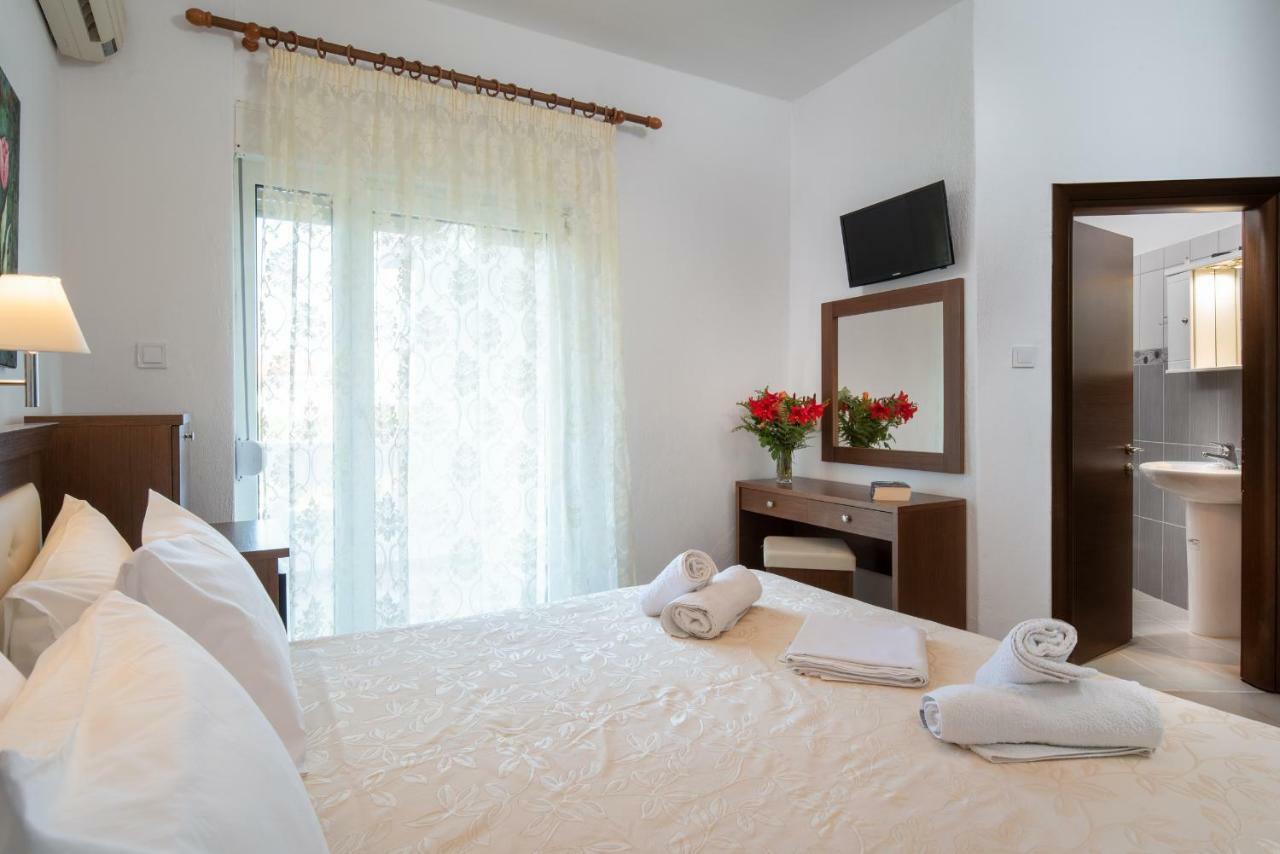 Hotel Stefani Sarti Esterno foto